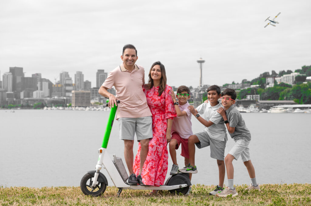 Seattle family photographer, Anita Nowacka, photographs a family at Gasworks Park